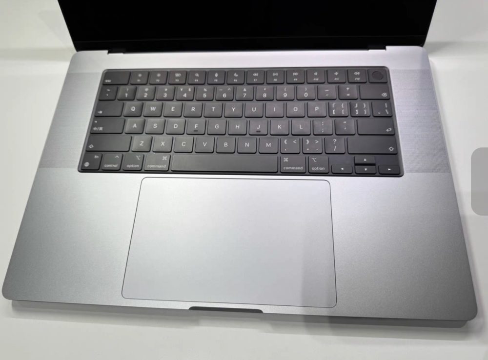 16-inch MacBook Pro, activated in April 2022
Apple M1 Pro chip, 32GB memory, 1T hard drive
Almost new, battery cycled 21 times, 95% health, domestic genuine, no disassembly or repair. Complete packaging. - Image 5