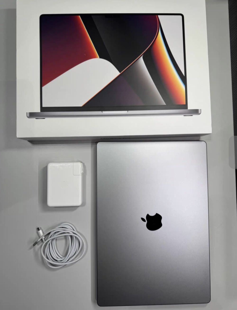 16-inch MacBook Pro, activated in April 2022
Apple M1 Pro chip, 32GB memory, 1T hard drive
Almost new, battery cycled 21 times, 95% health, domestic genuine, no disassembly or repair. Complete packaging. - Image 4